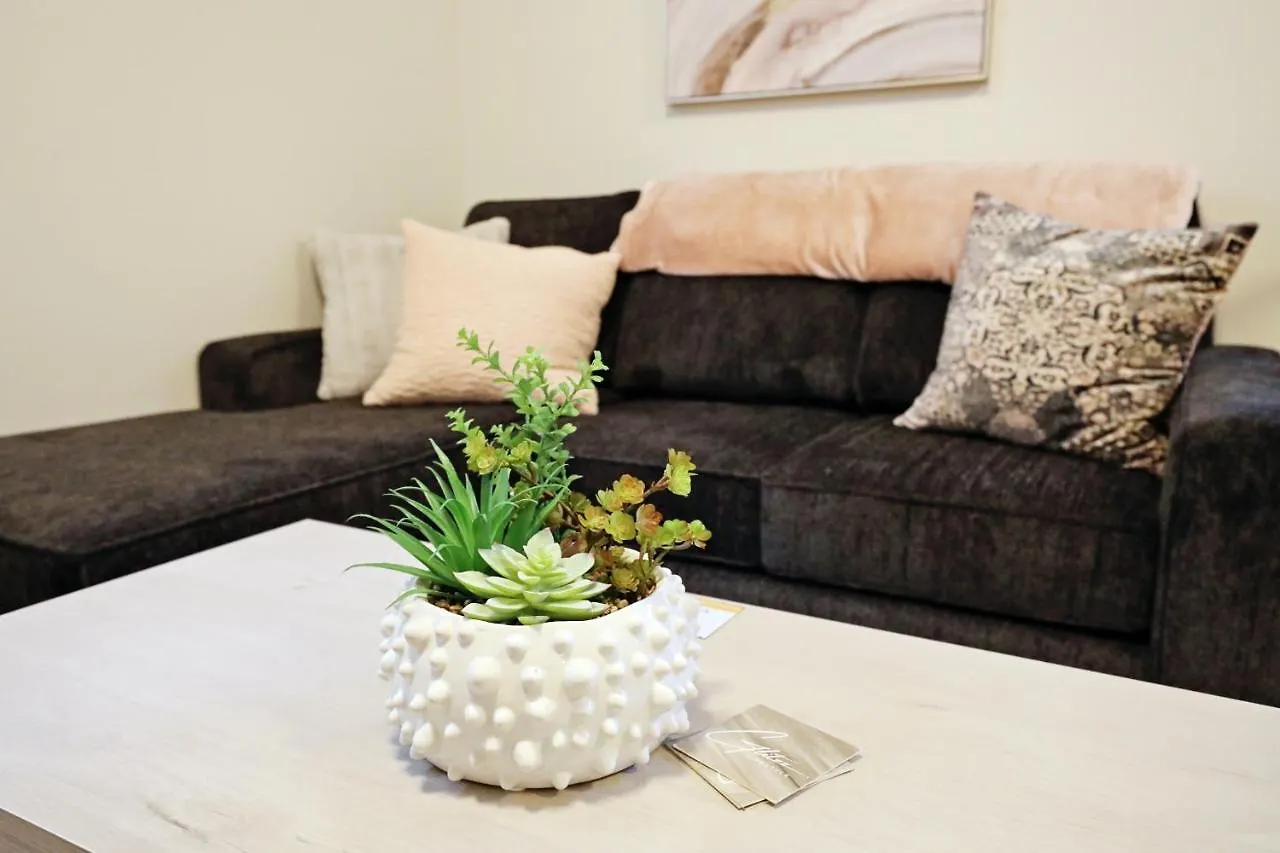 Downtown Suite King Beds,Long Stays,Disney+ Edmonton Kanada