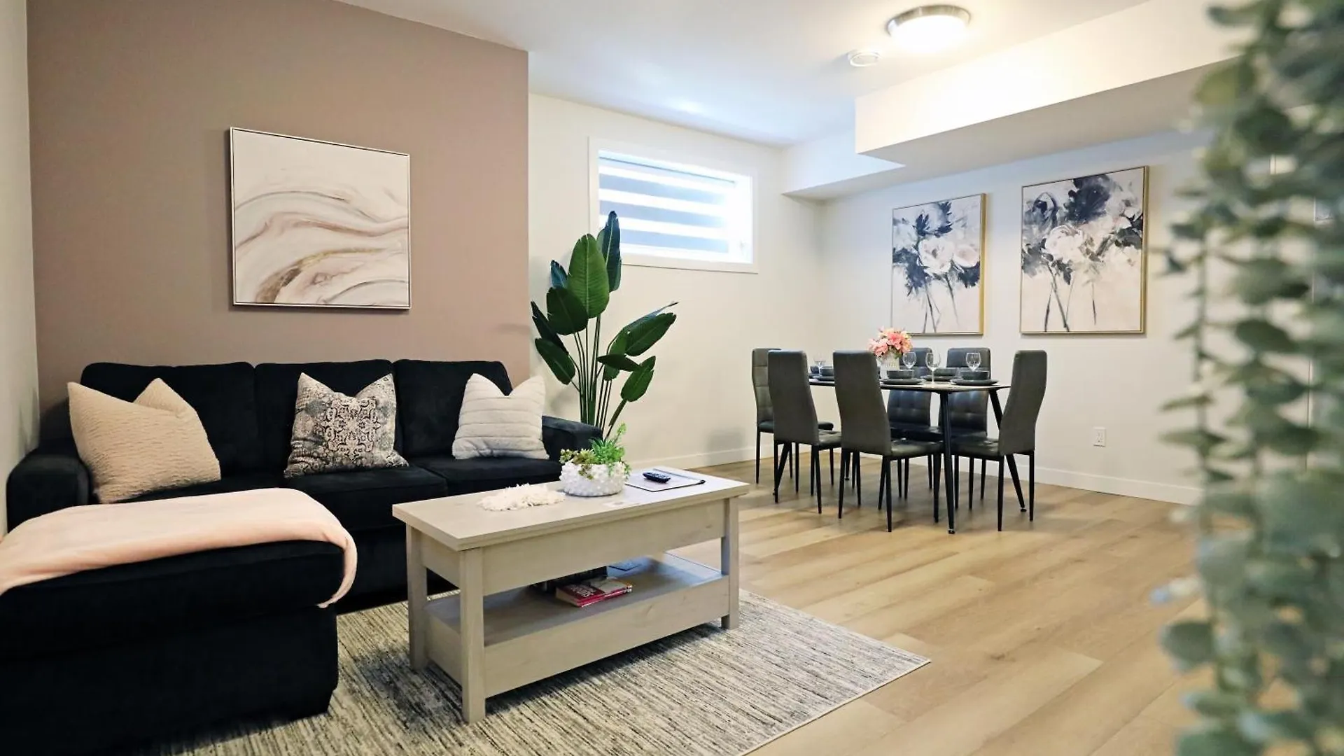 Downtown Suite King Beds,Long Stays,Disney+ Edmonton