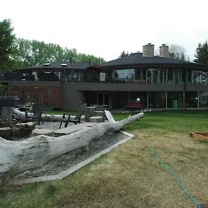 https://roundhouse-grotto.calgaryhotelsearch.com