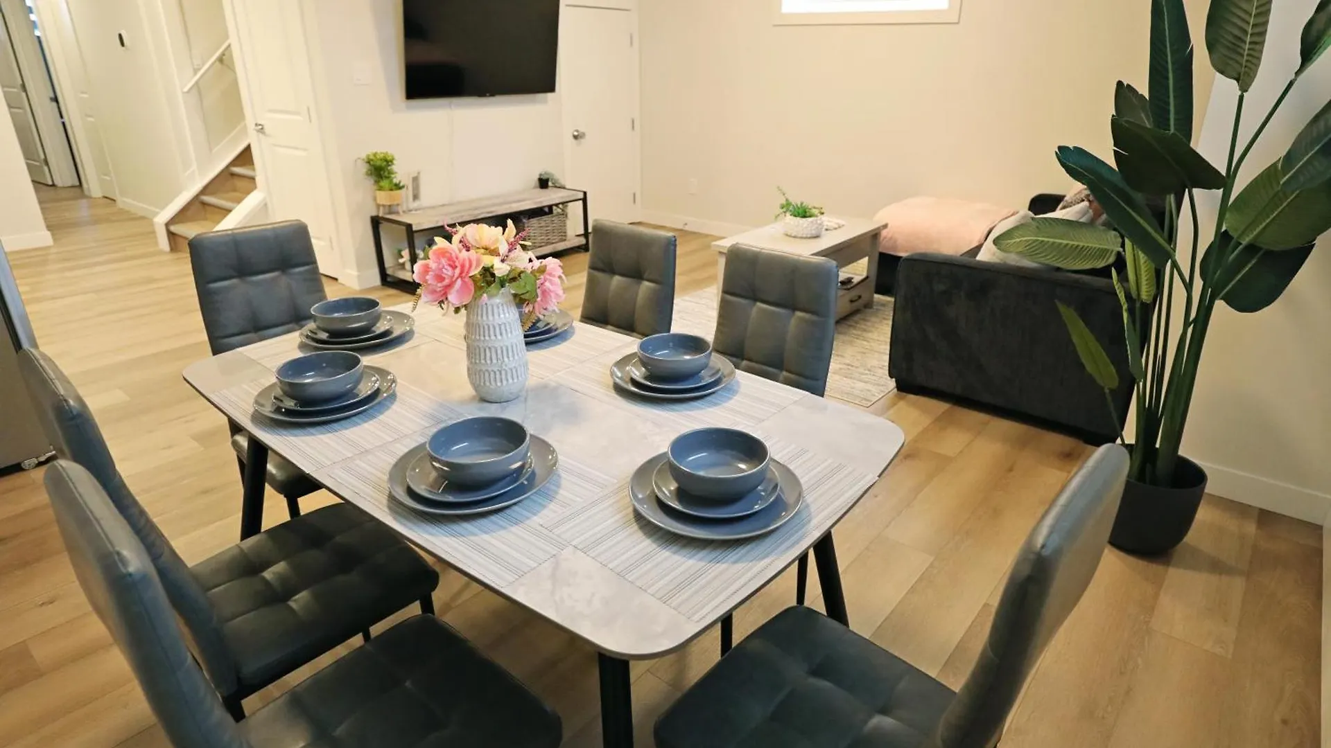 Holiday home Downtown Suite King Beds,Long Stays,Disney+ Edmonton
