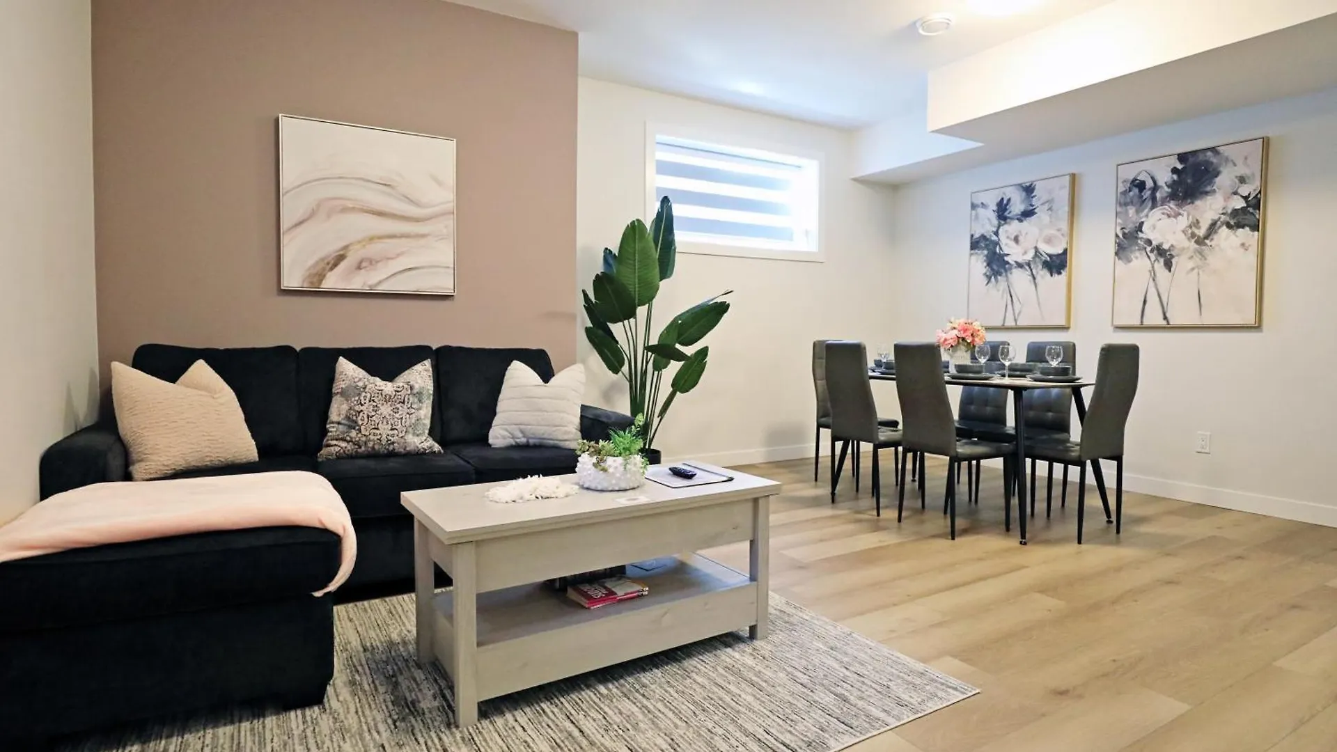 Downtown Suite King Beds,Long Stays,Disney+ Edmonton