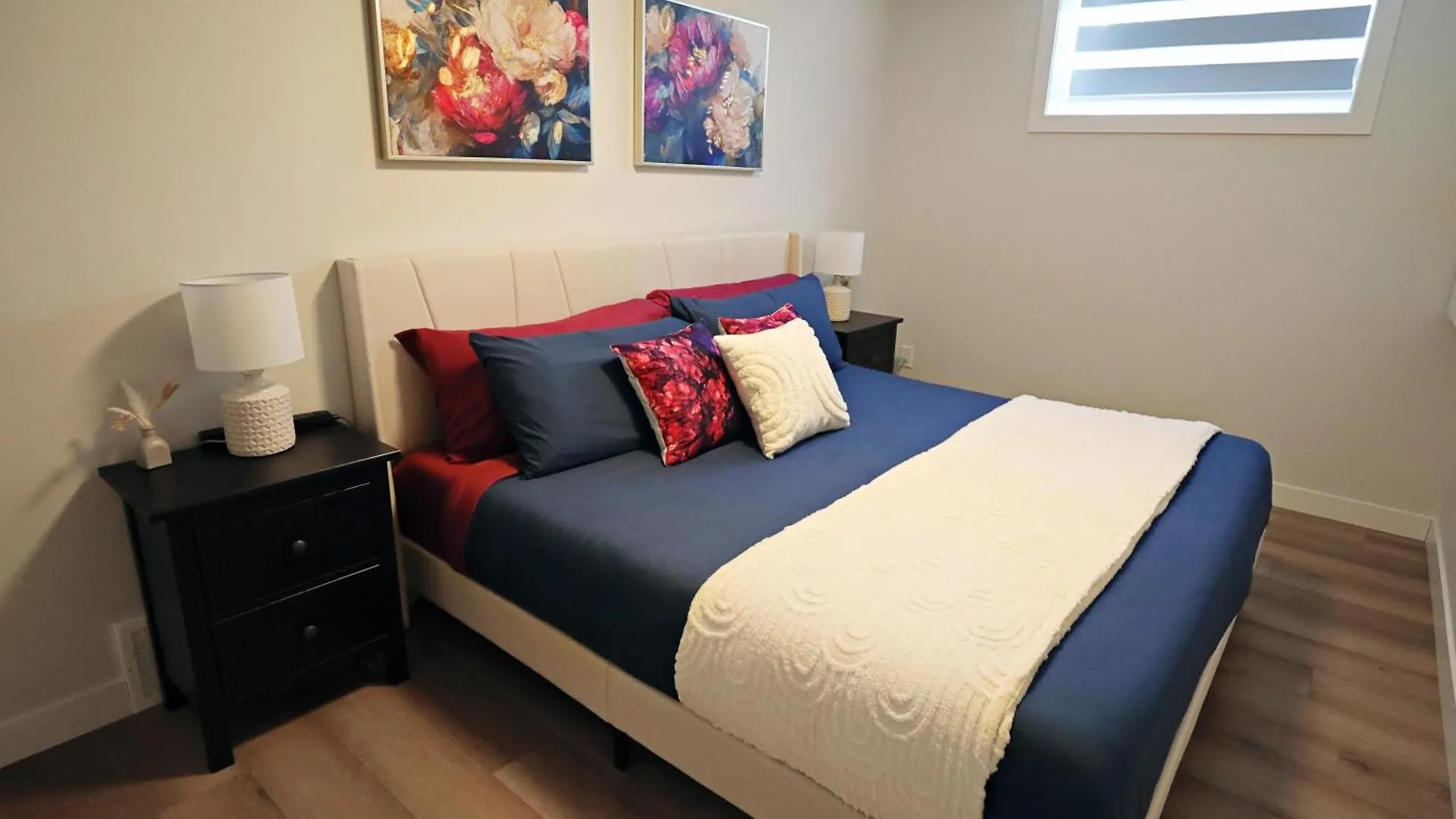 Holiday home Downtown Suite King Beds,Long Stays,Disney+ Edmonton Canada