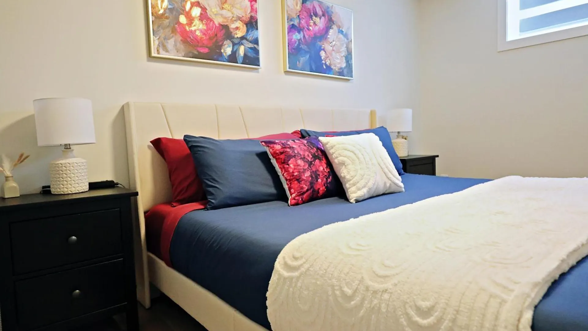 Holiday home Downtown Suite King Beds,Long Stays,Disney+ Edmonton