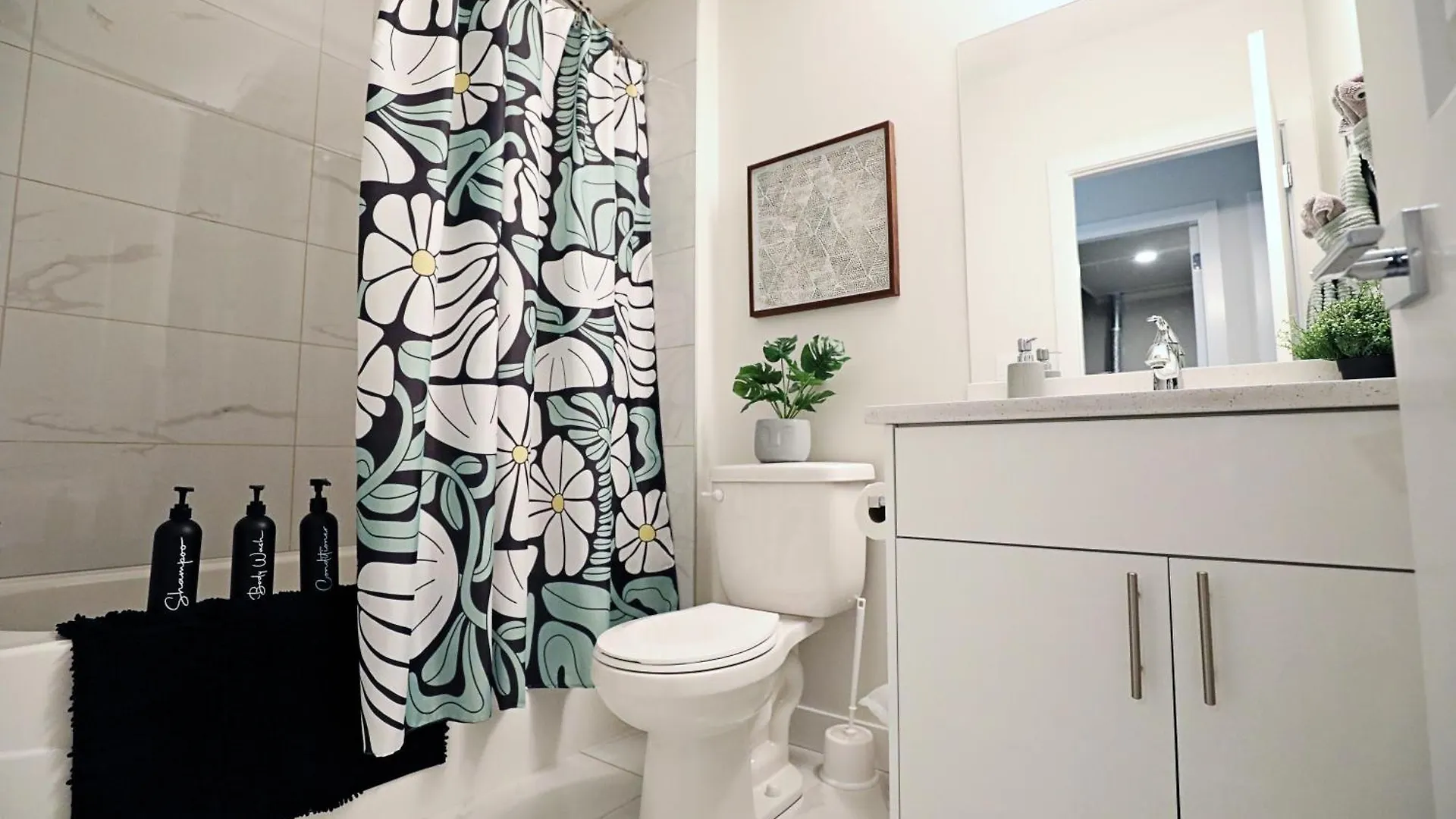 Downtown Suite King Beds,Long Stays,Disney+ Edmonton Holiday home