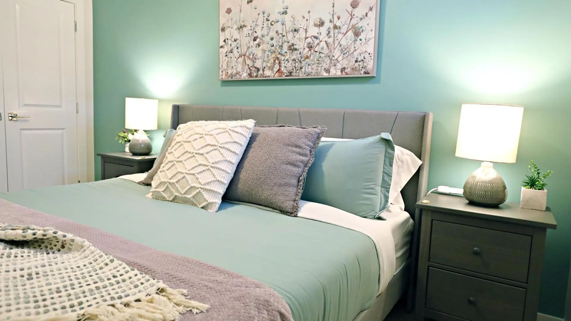 Holiday home Downtown Suite King Beds,Long Stays,Disney+ Edmonton Canada